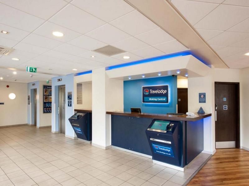 Travelodge Woking Central Exterior photo