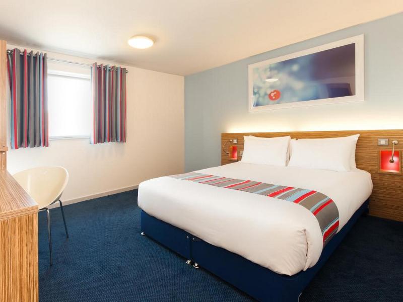 Travelodge Woking Central Exterior photo