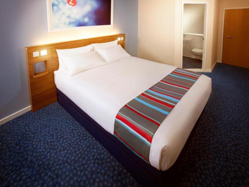 Travelodge Woking Central Exterior photo
