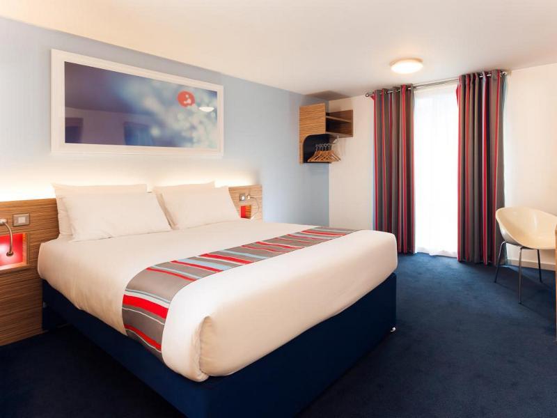 Travelodge Woking Central Exterior photo
